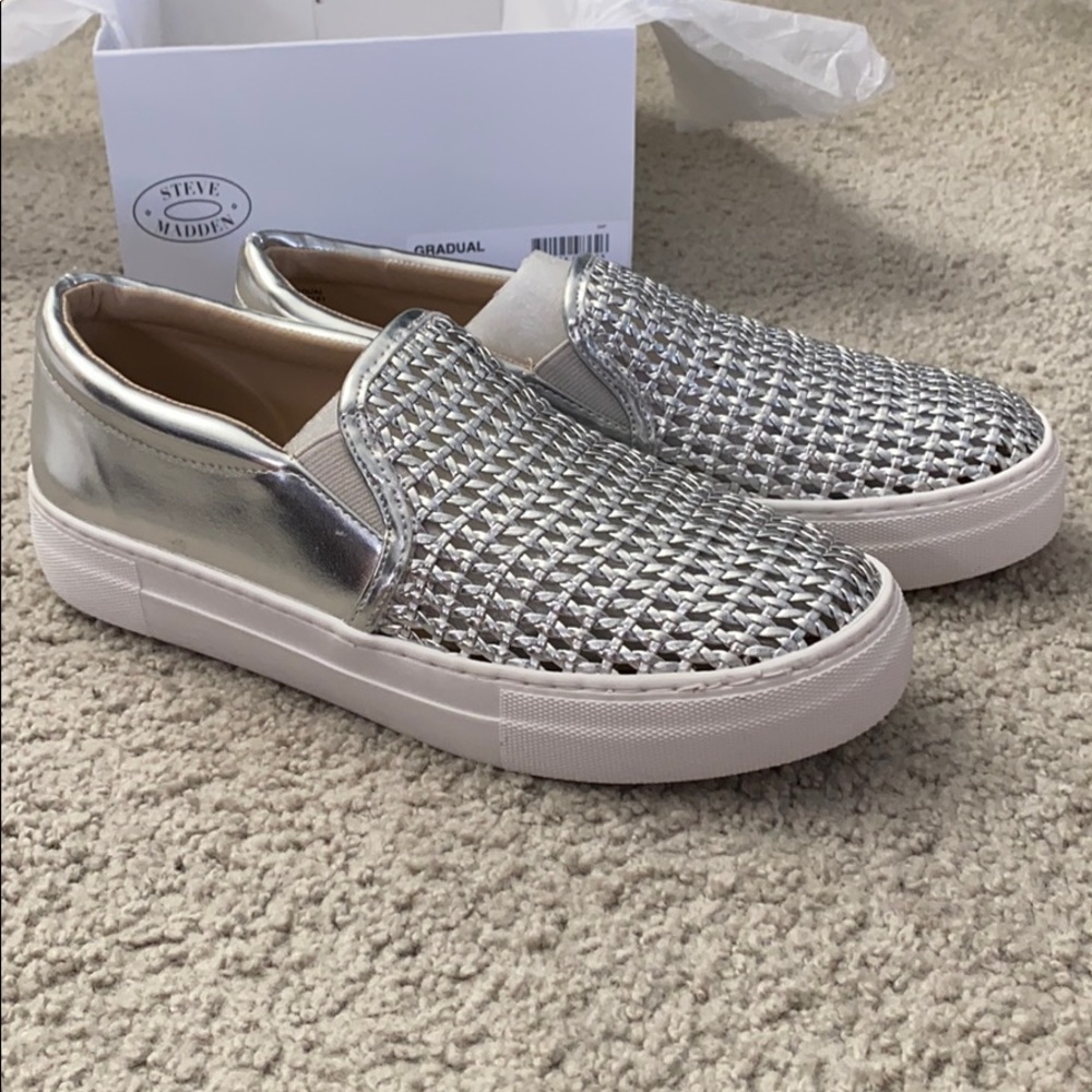 Steve Madden silver sneakers - Picture 4 of 9